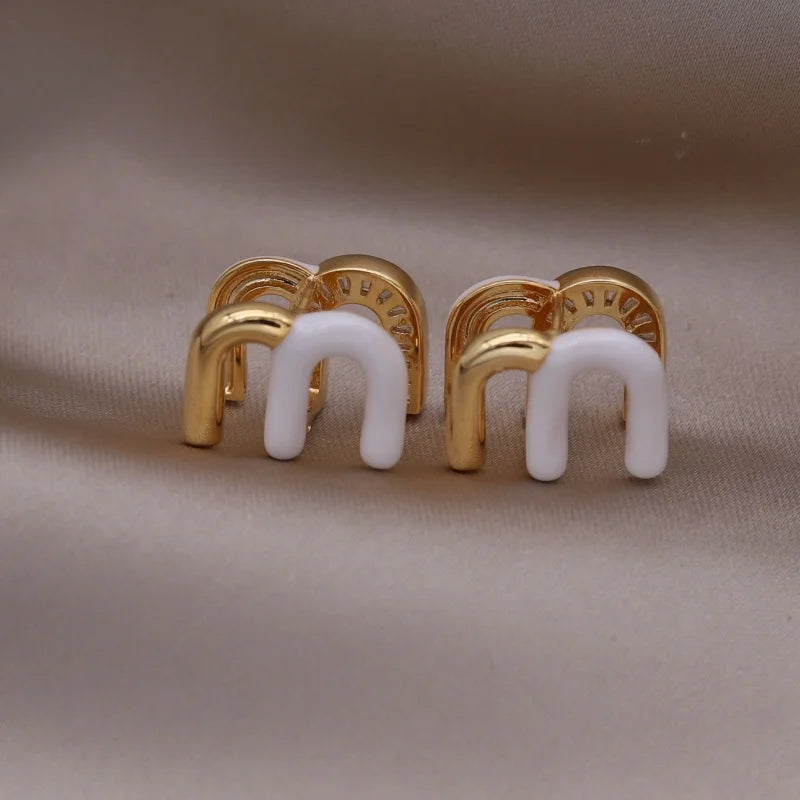 2025 Neues Design, Modeschmuck, 18 Karat vergoldet, Zirkon, Buchstabe M, Emaille-Ohrringe, elegante Damen-Accessoires