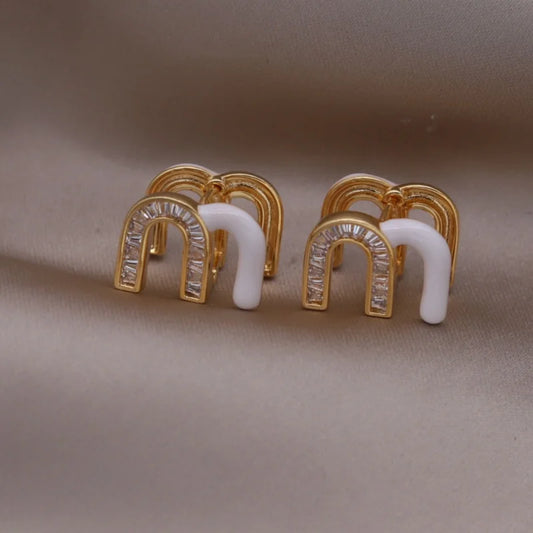 2025 Neues Design, Modeschmuck, 18 Karat vergoldet, Zirkon, Buchstabe M, Emaille-Ohrringe, elegante Damen-Accessoires