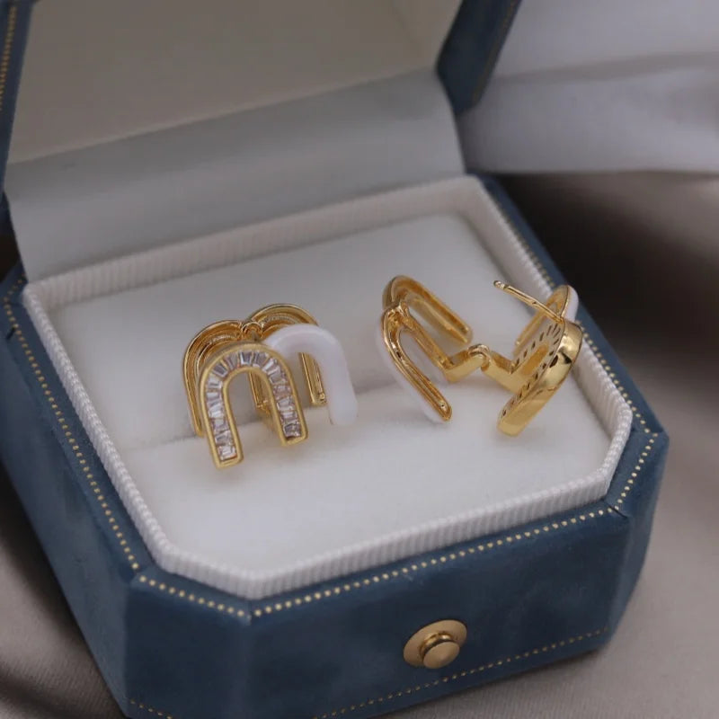 2025 Neues Design, Modeschmuck, 18 Karat vergoldet, Zirkon, Buchstabe M, Emaille-Ohrringe, elegante Damen-Accessoires